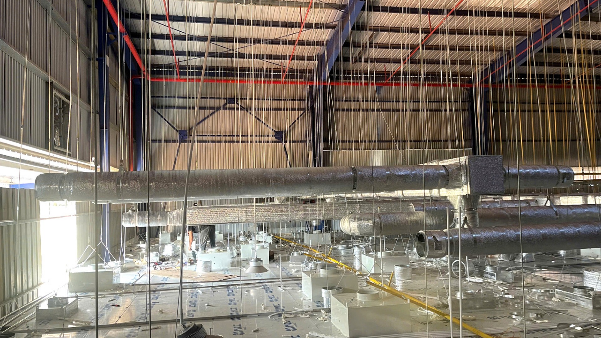 Các tuyến MEP trên cao cần phối hợp cao độ và không gian bảo trì