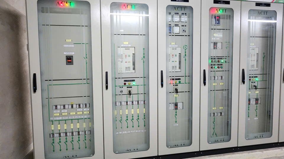 Kiểm tra tủ điện và điều kiện hiện trường nhà máy